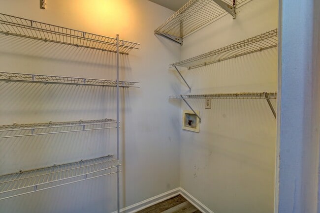 Building Photo - 64 Burton St