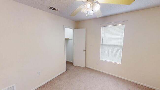 Building Photo - "Spacious 4-Bedroom Retreat with 2 Baths in Prime Killeen Location – 1,590 Sq Ft of Comfort!"