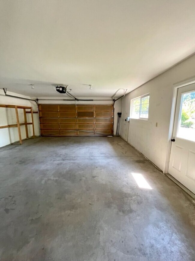 Building Photo - **Charming Midtown Single-Level Home on a ...