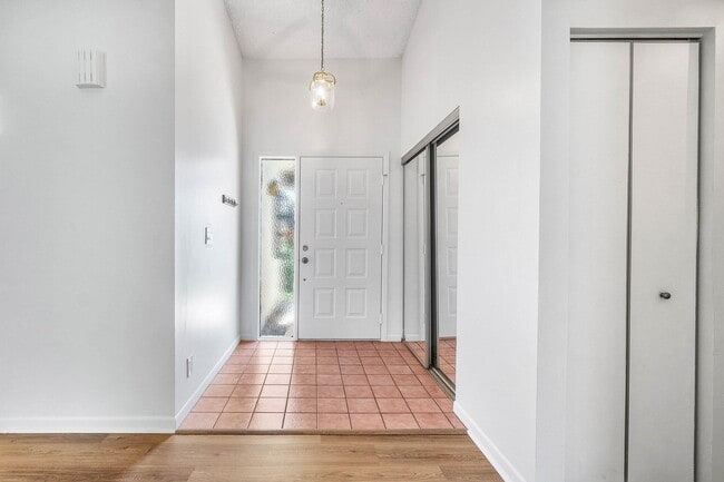 Building Photo - 4932 Boxwood Cir
