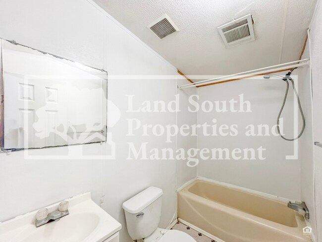 Building Photo - 425 Longfellow Blvd