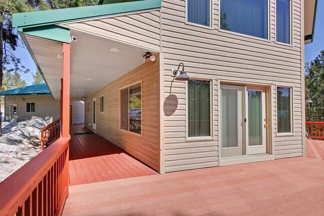 Building Photo - 1496 Pine Ridge Dr