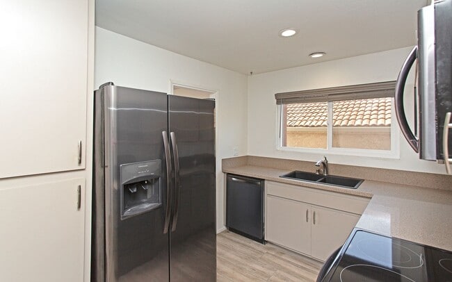 Building Photo - Condo on Beautiful Carlsbad Lagoon!!