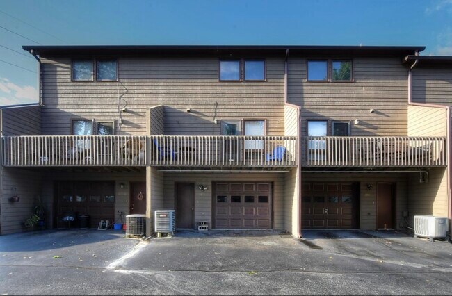 Building Photo - 2012 E Oakland Ave