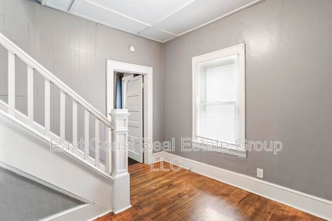 Building Photo - 208 N Mary St