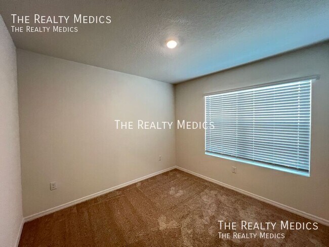 Building Photo - 536 Emily Gln St