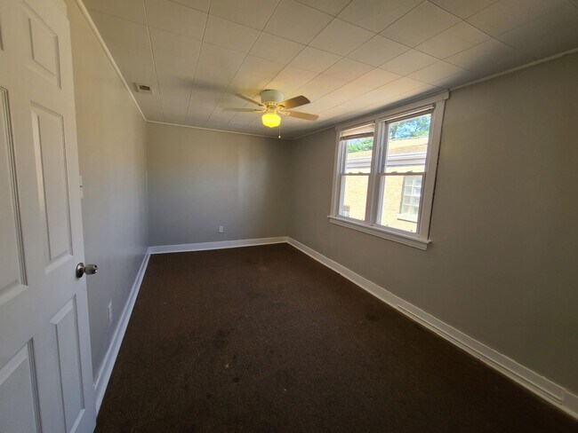 Building Photo - 6035 S Karlov Ave