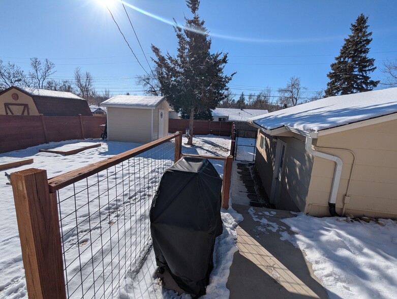 Fully Fenced Backyard - 2519 Lelaray St