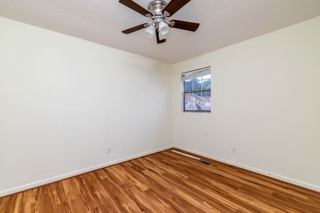 Building Photo - 7914 Gleason Dr NW