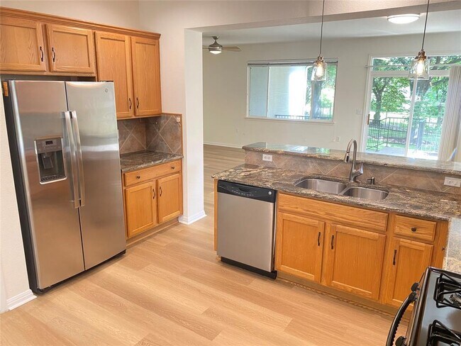 Building Photo - 102 Purple Sage Dr