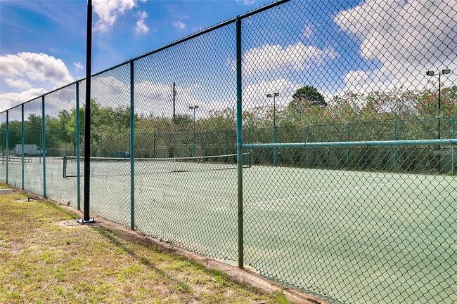 Building Photo - 235 Mango Dr