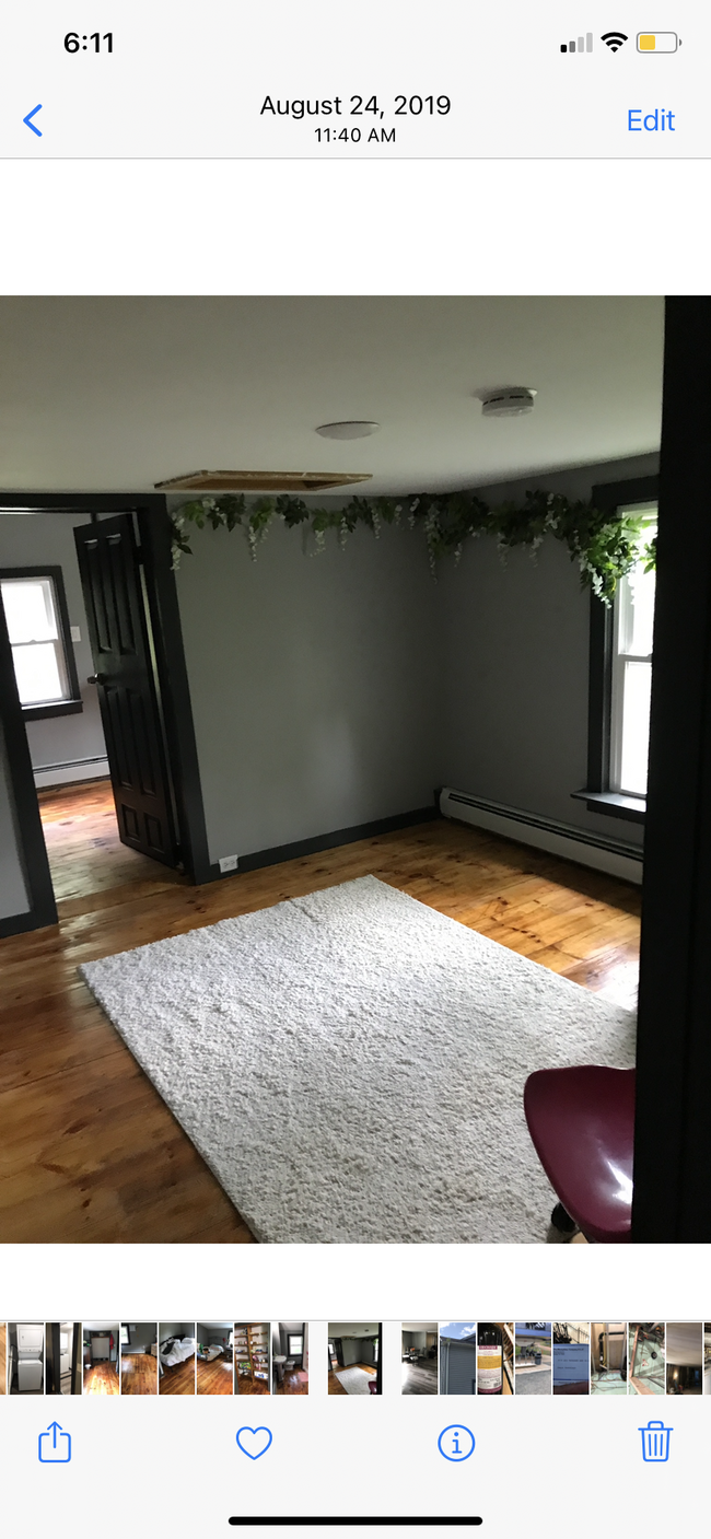 upstairs living room - 88 Meredith St