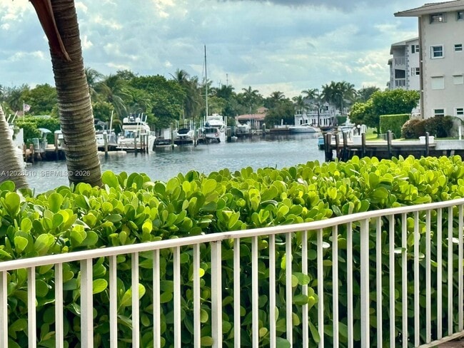 Building Photo - 401 Golden Isles Dr