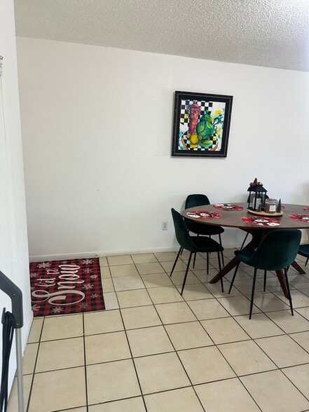 Building Photo - 9120 Fontainebleau Blvd