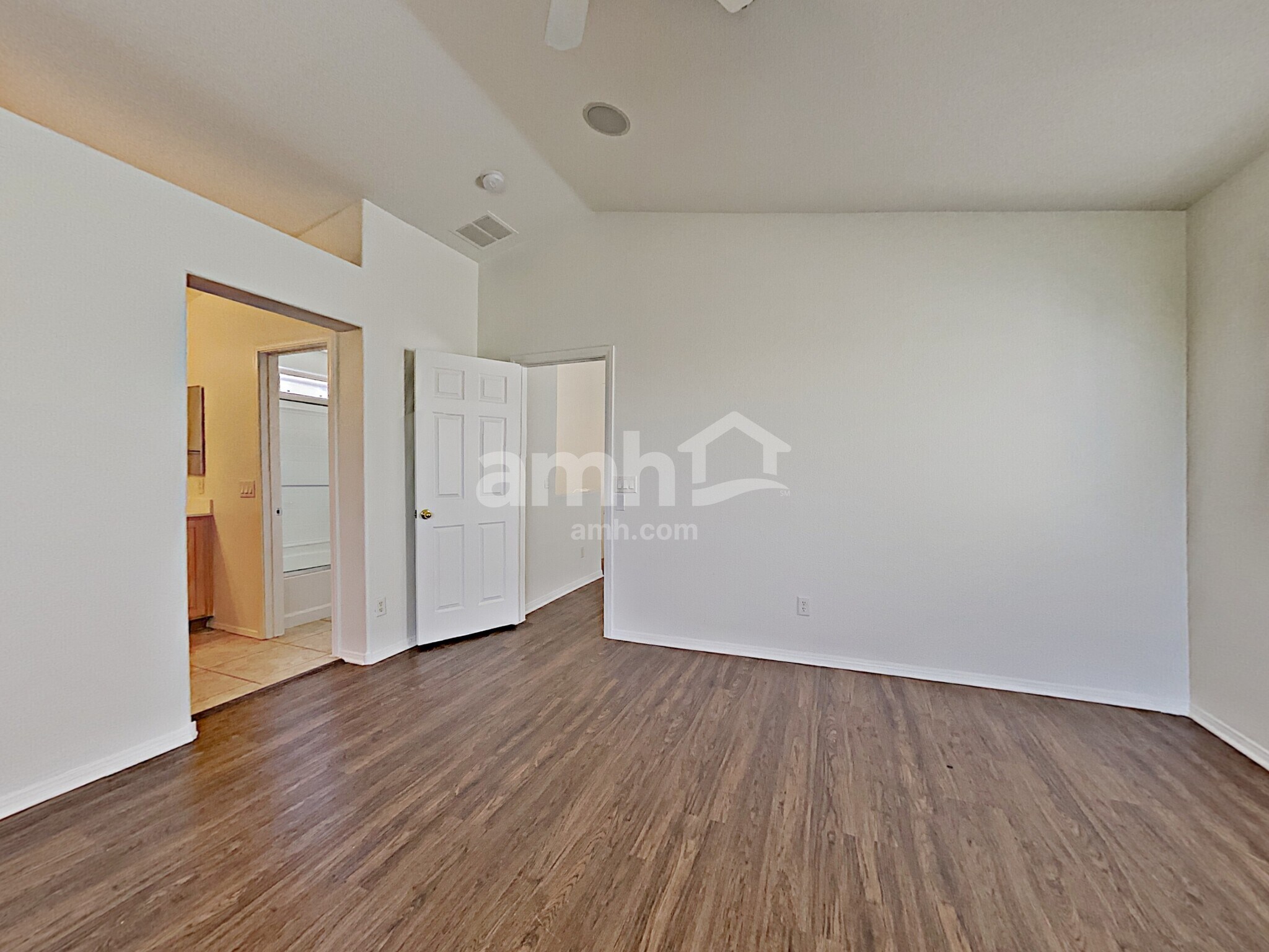 Building Photo - 611 Desert Silk Ct