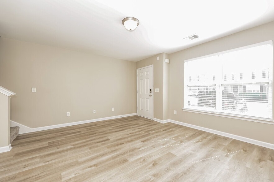Building Photo - 8035 Logan Dr