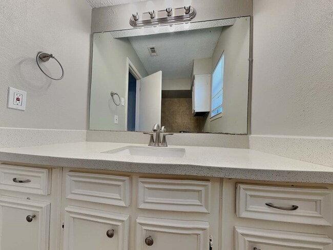 Building Photo - 8322 Autumn Willow Dr