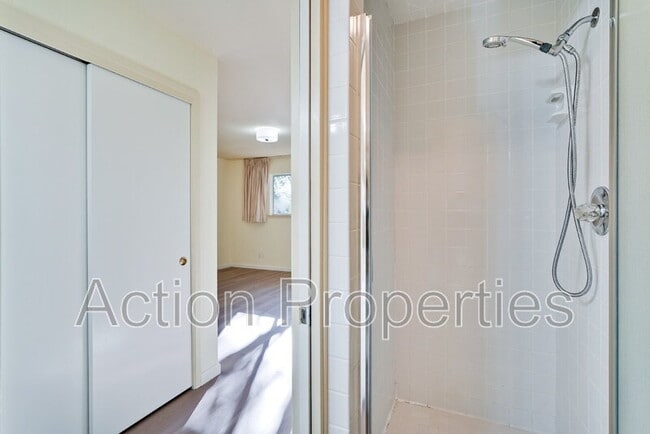 Building Photo - 3322 Shasta Dr