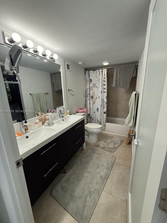 Building Photo - 600 NE 36th St