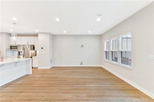 Building Photo - 555 Thatch Ter