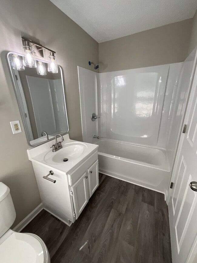 Building Photo - 2709 Ingleside Dr