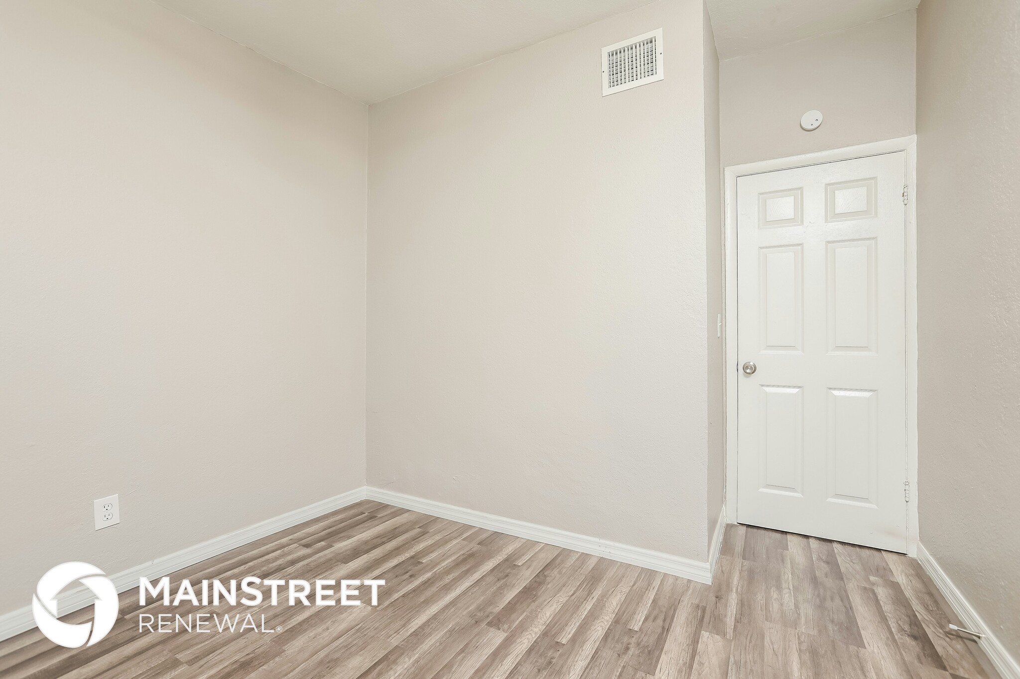 Building Photo - 5325 Bonnie Brae Cir