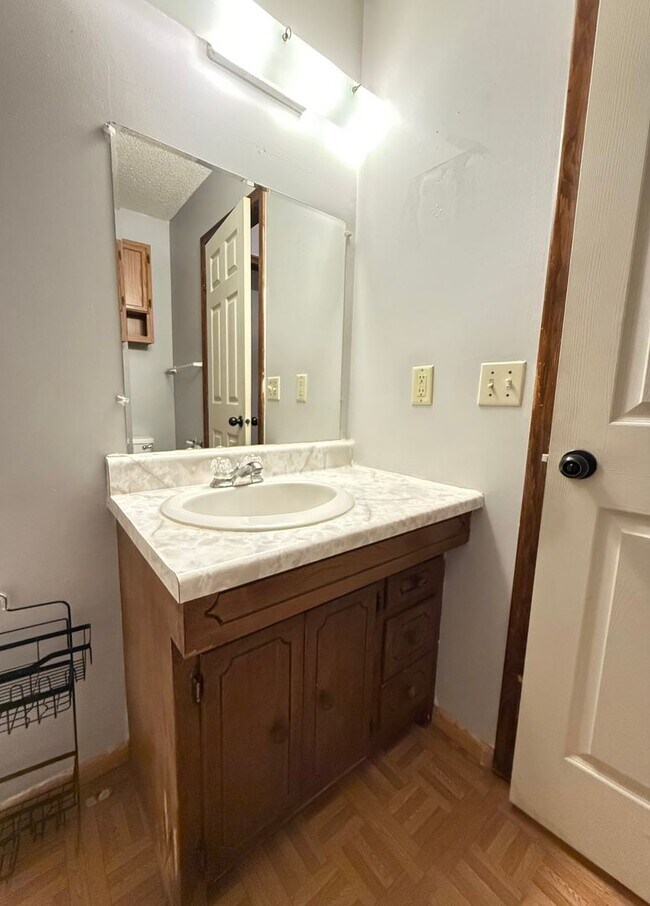 Building Photo - 133 Benton St