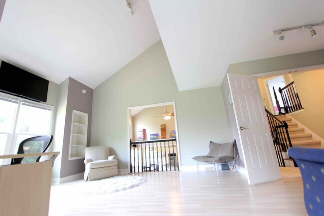 Building Photo - 5711 Chadwick Ln