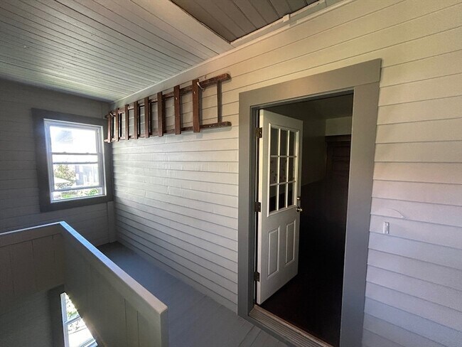 Building Photo - 31 Chrome St