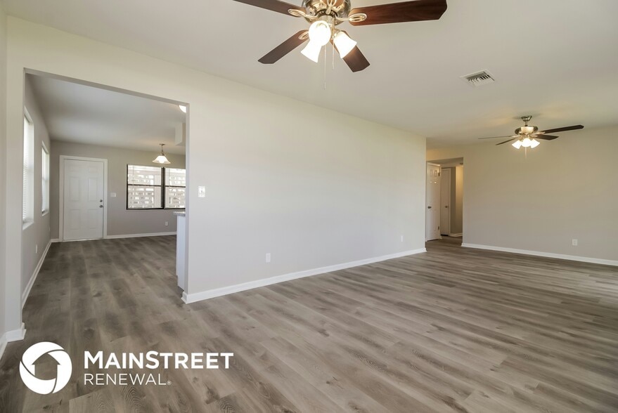 Building Photo - 568 Gardenia Cir