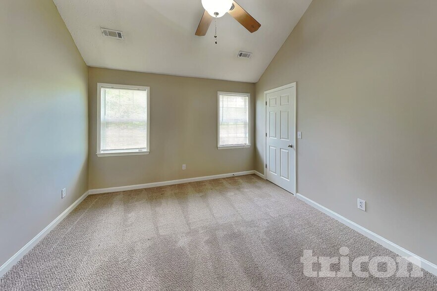 Building Photo - 195 Falcon Ridge Dr