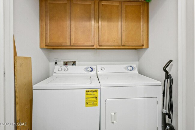 Building Photo - 527 N Jacobus Ave