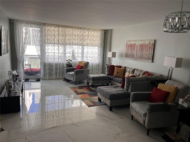 Building Photo - 3725 S Ocean Dr