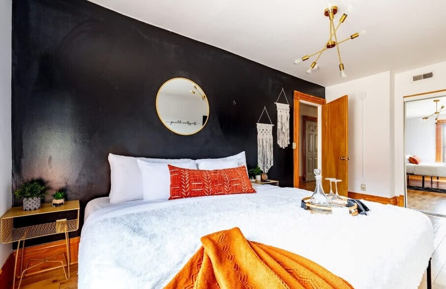 Building Photo - 1180 N High St