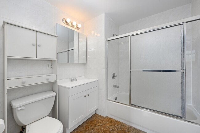 Building Photo - 413-415 9th St