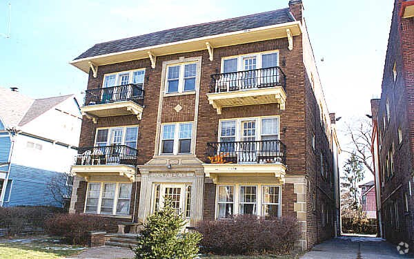 Primary Photo - Edgewood Villa Apartments
