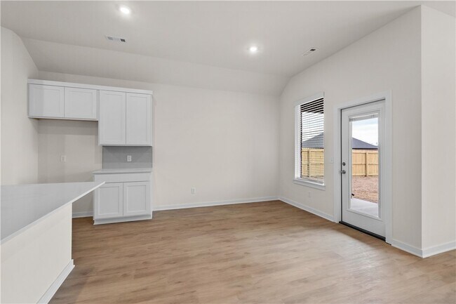 Building Photo - 391 W Branta St