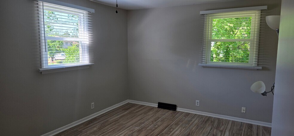 Building Photo - 647 Shipp Ln