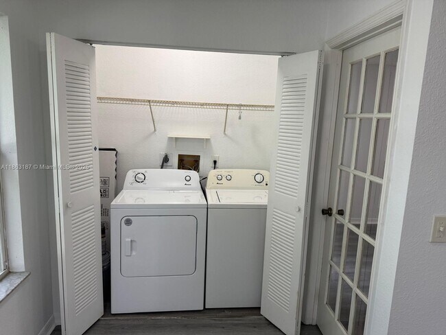 Building Photo - 12510 Vista Isles Dr