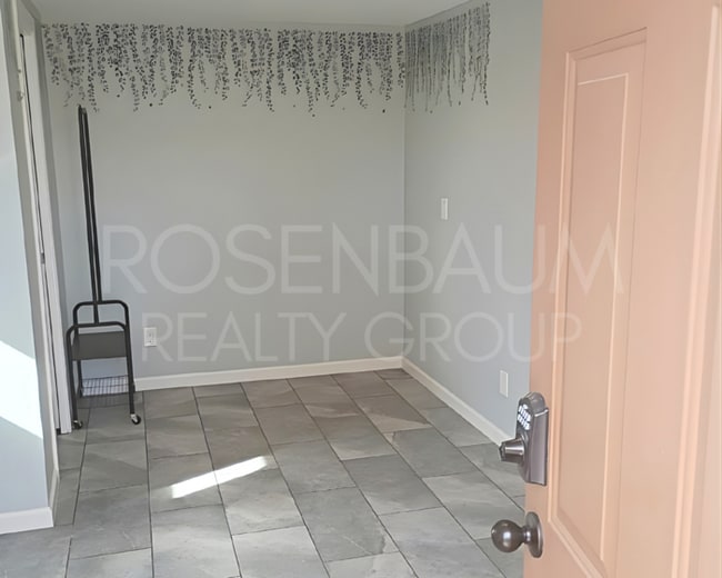 Building Photo - 2119 E Water St