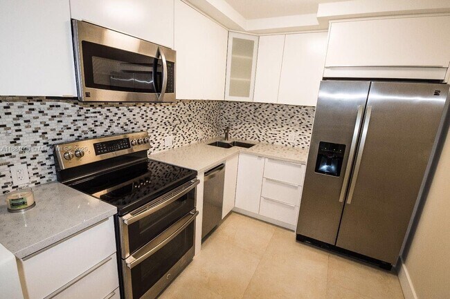 Building Photo - 20301 W Country Club Dr