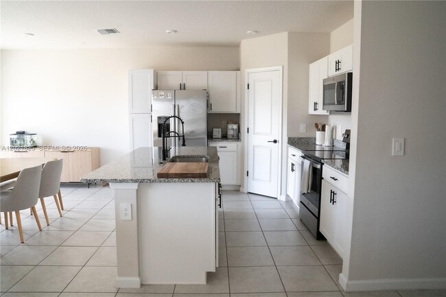 Building Photo - 603 Lychee Ln