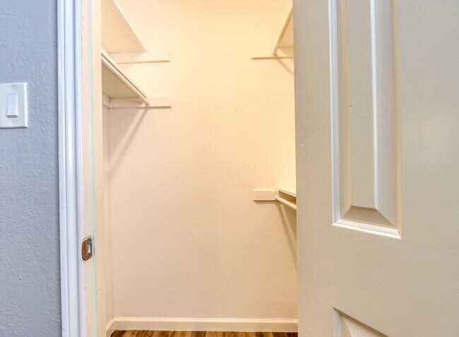 Building Photo - 317 Benjamin St