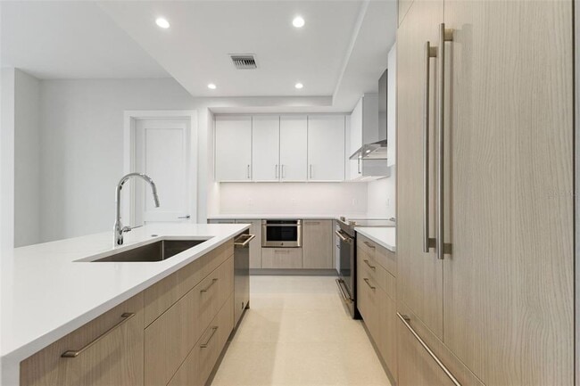 Building Photo - 275 1st Ave S