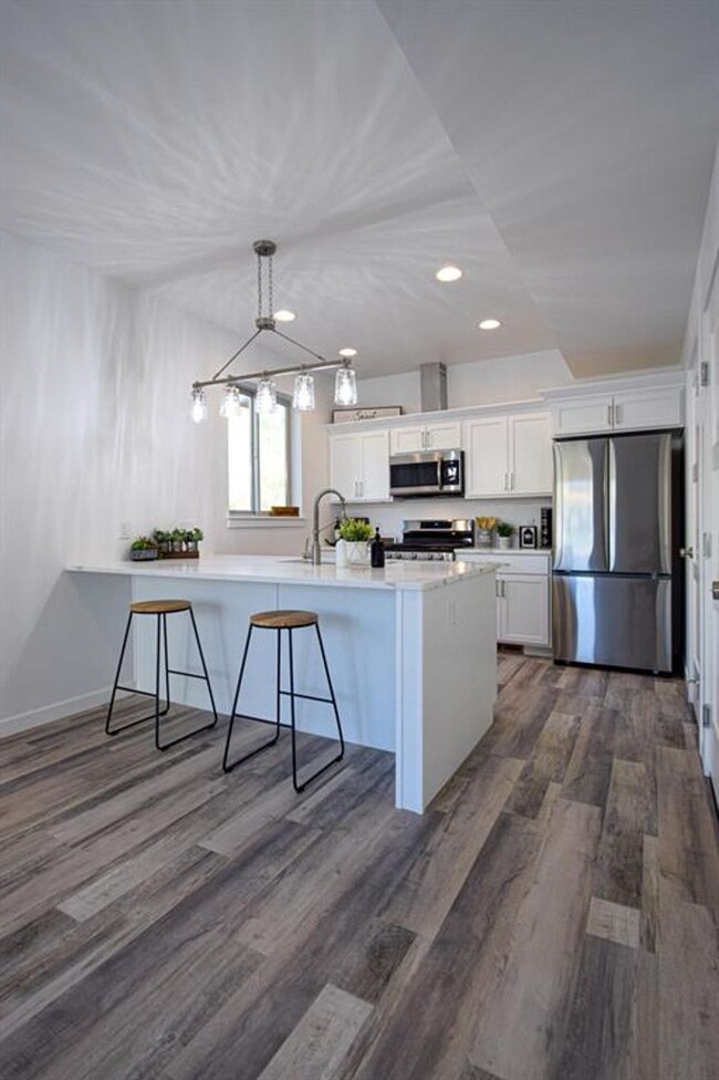 Building Photo - New South Hills Duplex Stunner!
