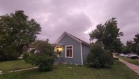 Building Photo - PET FRIENDLY 3 BEDROOM, 2 BATHROOM, DOWNTO...