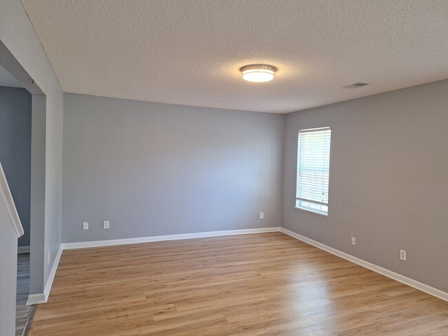 Building Photo - Wonderful Four Bedroom Home in Northeast C...