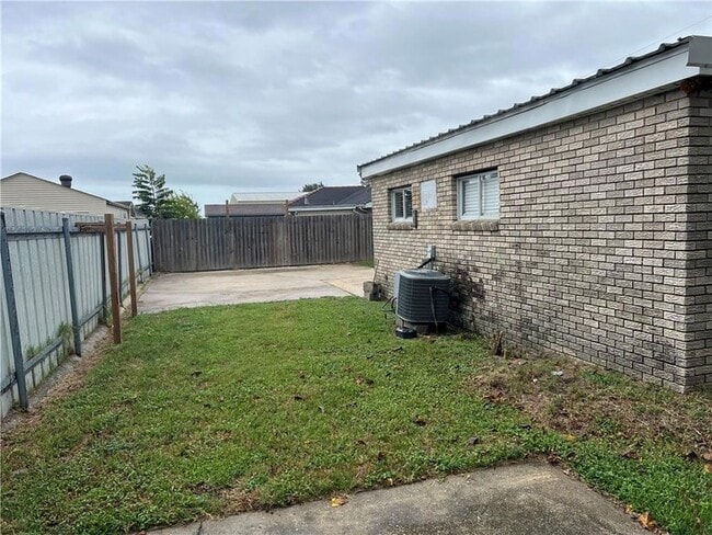 Building Photo - 2716 Riverland Dr