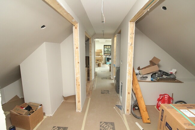 Building Photo - 1717 N Winchester Ave