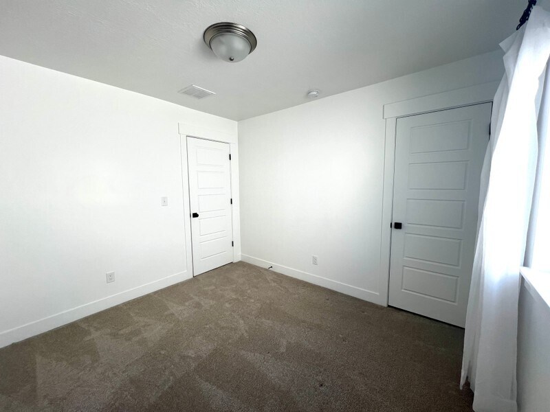 Building Photo - 1516 W Stone Gate Dr